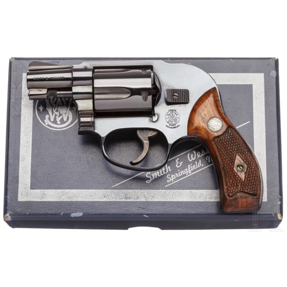 Smith & Wesson Mod. 49, "The Bodyguard", im Karton