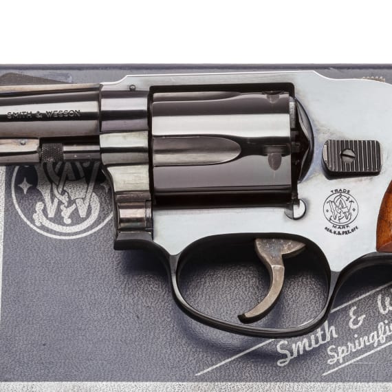 Smith & Wesson Mod. 49, "The Bodyguard", im Karton