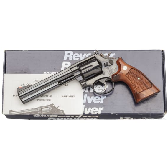 Smith & Wesson Mod. 586, "The .357 Distinguished Combat Magnum", im Karton