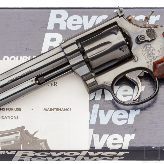 Smith & Wesson Mod. 586, "The .357 Distinguished Combat Magnum", im Karton