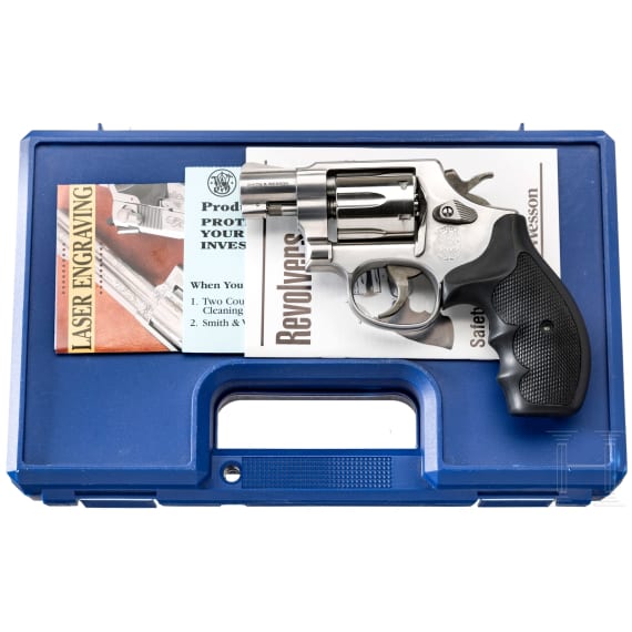 Smith & Wesson Mod. 64-6, "The .38 M & P Stainless", im Koffer