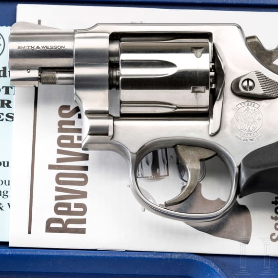 Smith & Wesson Mod. 64-6, "The .38 M & P Stainless", im Koffer