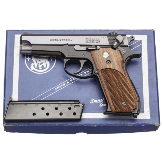 Smith & Wesson Mod. 39, "First Generation DA 9 mm", in box