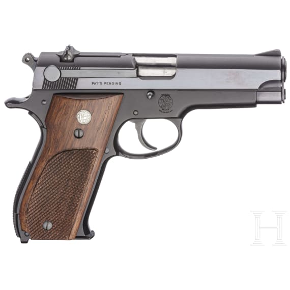 Smith & Wesson Mod. 39, "First Generation DA 9 mm", in box