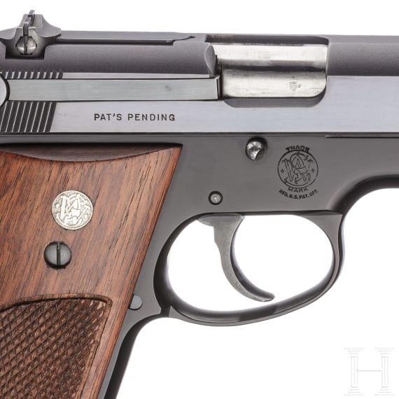 Smith & Wesson Mod. 39, "First Generation DA 9 mm", in box