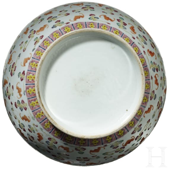 Ein fast identisches Paar Fledermaus-Vasen, China, Kuang Hsu-Periode, 20. Jhdt.