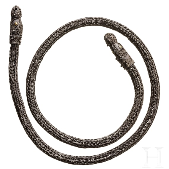 A Viking silver chain with theriomorphic ends, 10th century