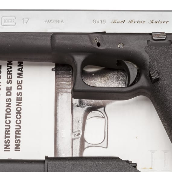 Glock Mod. 17, two-tone, in Box