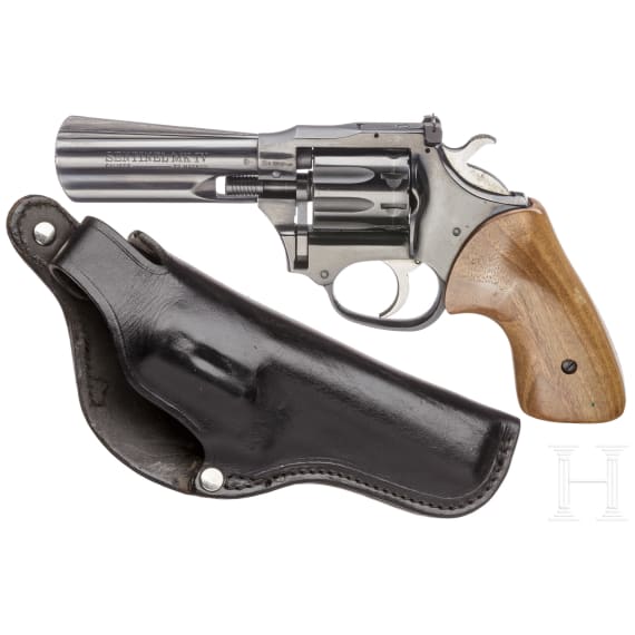 High Standard Sentinel MK IV, mit Holster