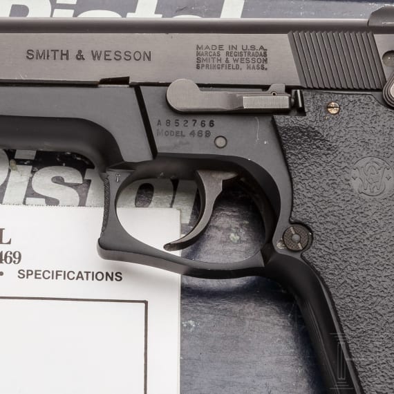 Smith & Wesson Mod. 469, "The Minigun", im Karton