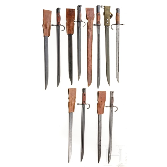 Sechs japanische Bajonette vom Typ Arisaka