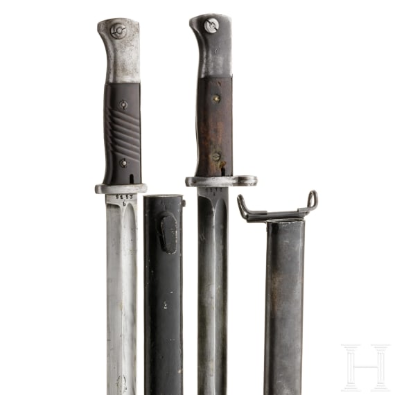 Zwei deutsche Bajonette M 84/98 der Firma Mundlos, Magdeburg, 1930er Jahre