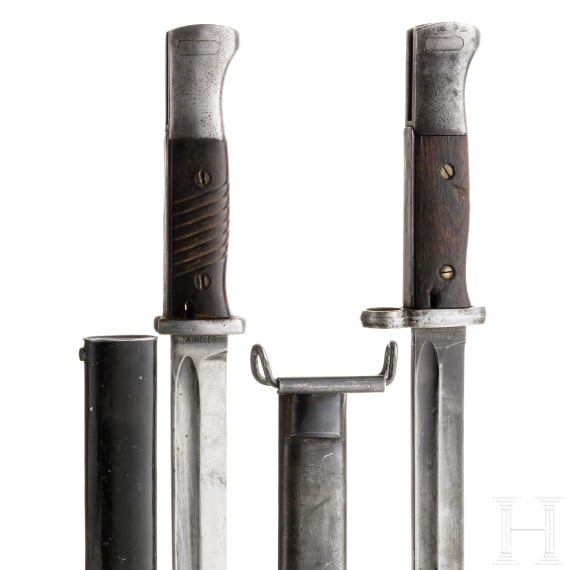 Zwei deutsche Bajonette M 84/98 der Firma Mundlos, Magdeburg, 1930er Jahre