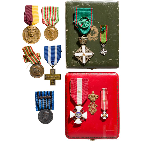 Orden der Krone von Italien - Kreuz der Ritter im Etui und weitere Auszeichnungen, Italien, 20. Jhdt.
