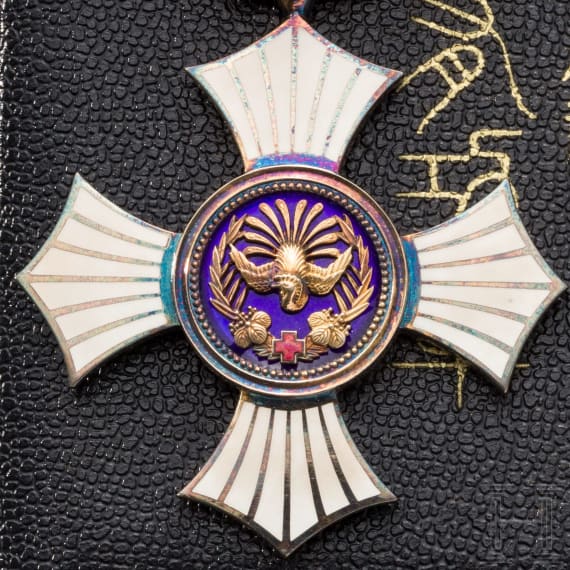 Japanische Rotkreuz-Medaille f&uuml;r Frauen in Silber im Etui
