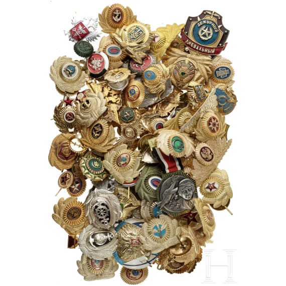 Sammlung von etwa 280 Auszeichnungen, Kleinabzeichen und Kokarden, Sowjetunion/Russland, 1940 - 1995
