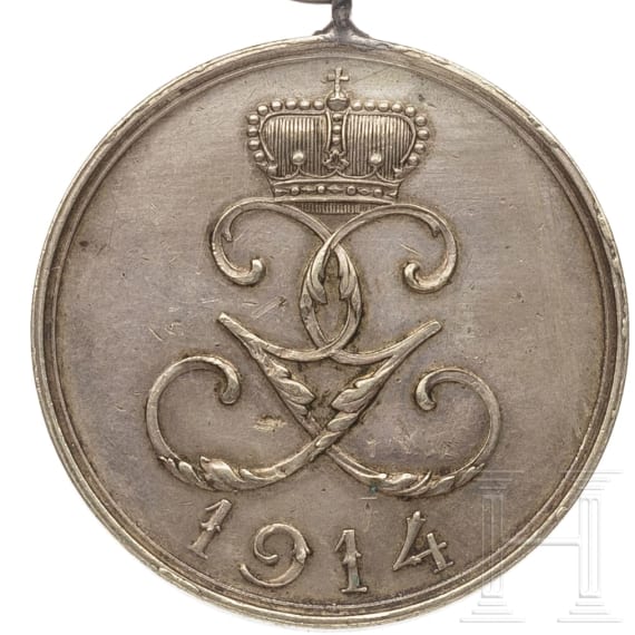 A silver medal for service in war 1914
