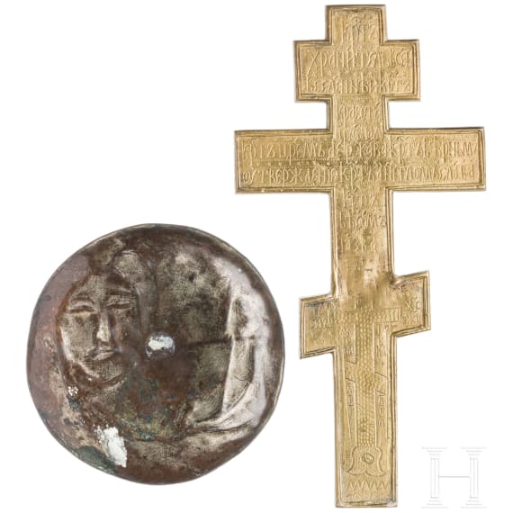Segenskreuz aus Bronze, Russland, und kleine Sch&uuml;ssel aus Kupfer, Japan, 19. Jhdt.