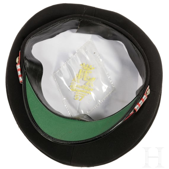 Sechs Kopfbedeckungen, meist Polizei, 20. Jhdt.