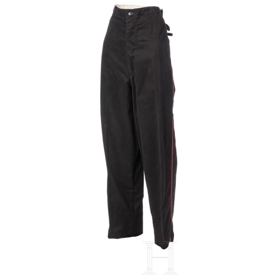 Zwei Uniformr&ouml;cke, Hose und Feldm&uuml;tze, 19./20. Jhdt.