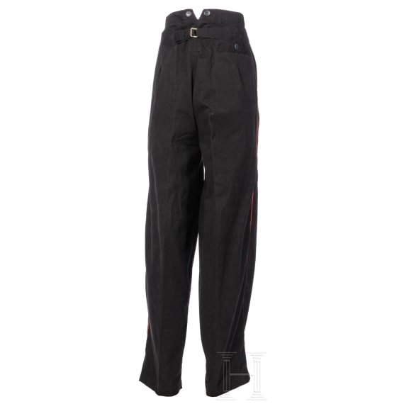 Zwei Uniformr&ouml;cke, Hose und Feldm&uuml;tze, 19./20. Jhdt.