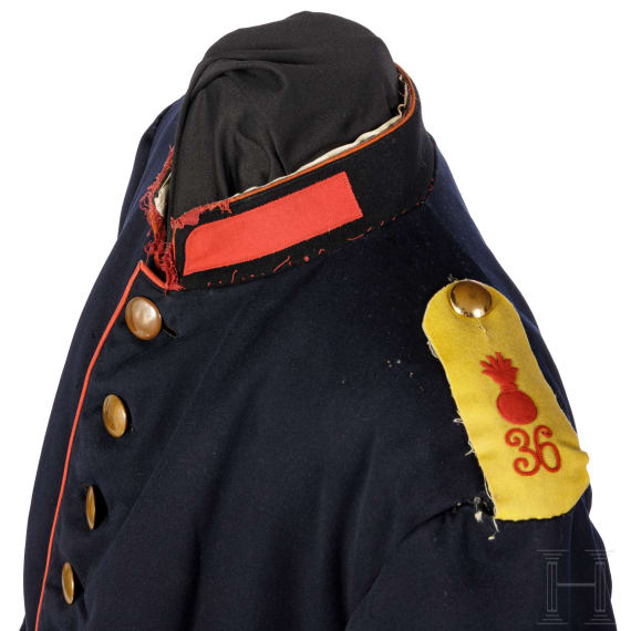 Zwei Uniformr&ouml;cke, Hose und Feldm&uuml;tze, 19./20. Jhdt.