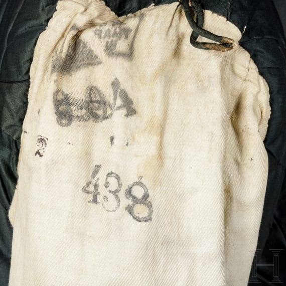 Zwei Uniformr&ouml;cke, Hose und Feldm&uuml;tze, 19./20. Jhdt.