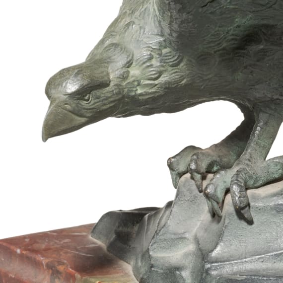 Tischadler auf edlem Sockel