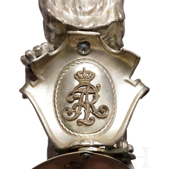 Paradel&ouml;we zum Helm der Gardereiter