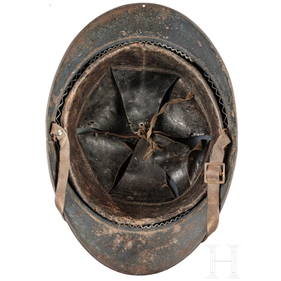 Sechs Stahlhelme M 15 (Adrian), Frankreich, um 1915 - 1918