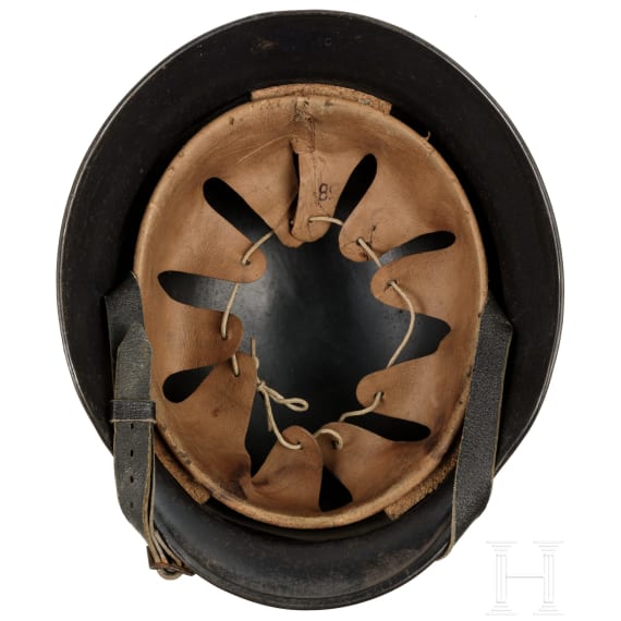 Zwei Stahlhelme, Luftschutz und Feuerwehr, deutsch, 1930er Jahre