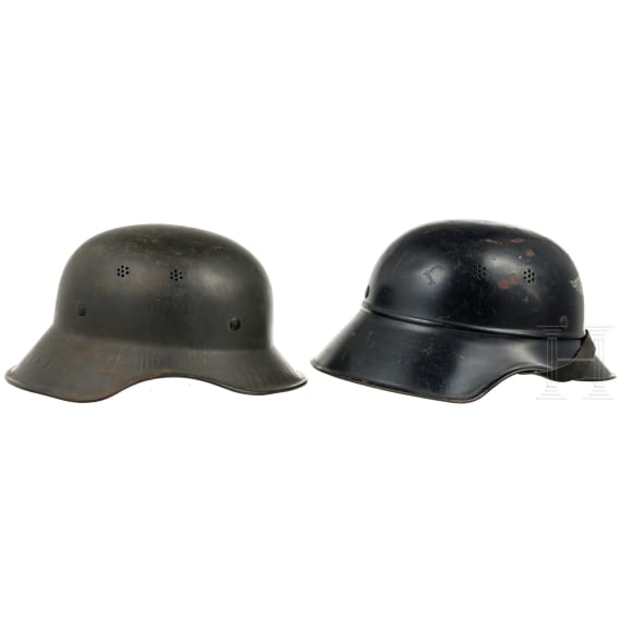 Zwei Stahlhelme "Gladiator" f&uuml;r Luftschutz, deutsch, 1939 - 1944