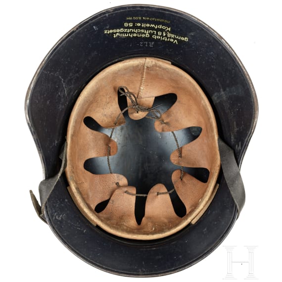 Zwei Stahlhelme "Gladiator" f&uuml;r Luftschutz, deutsch, 1939 - 1944