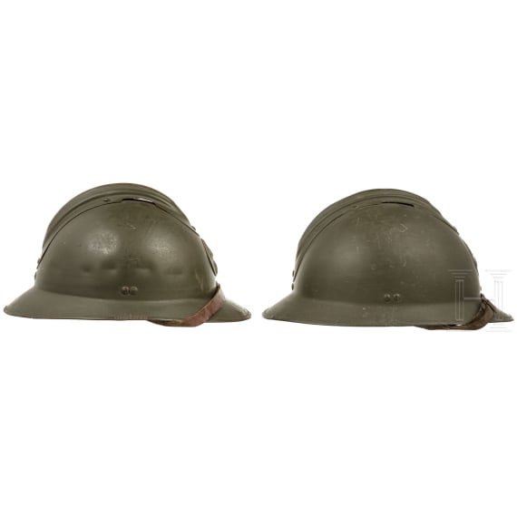 Zwei Stahlhelme M 26 (Adrian), Frankreich, 1930er - 1940er