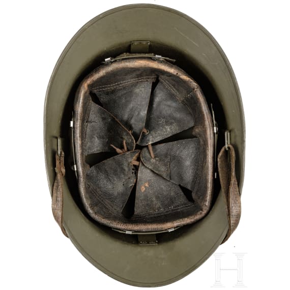 Zwei Stahlhelme M 26 (Adrian), Frankreich, 1930er - 1940er