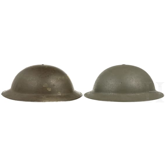 Zwei Stahlhelme Mk II, Gro&szlig;britannien, 1938 - 1939