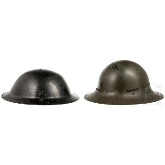 Zwei Stahlhelme Mk II, Gro&szlig;britannien, 1940er Jahre