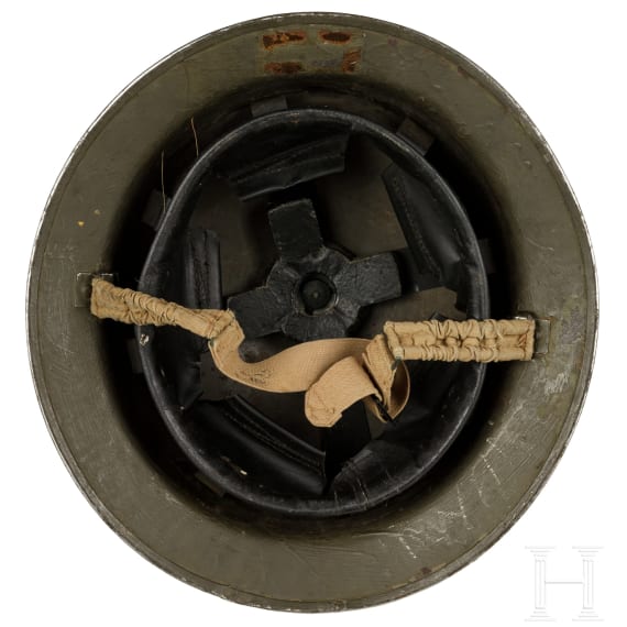 Zwei Stahlhelme Mk II, Gro&szlig;britannien, 1938 - 1939