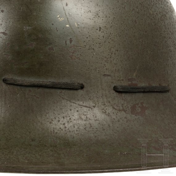 Zwei Stahlhelme Mk II, Gro&szlig;britannien, 1940er Jahre