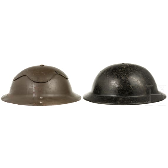 Zwei Helme &auml;hnlich Mk II, Gro&szlig;britannien, 1930er -1940er Jahre