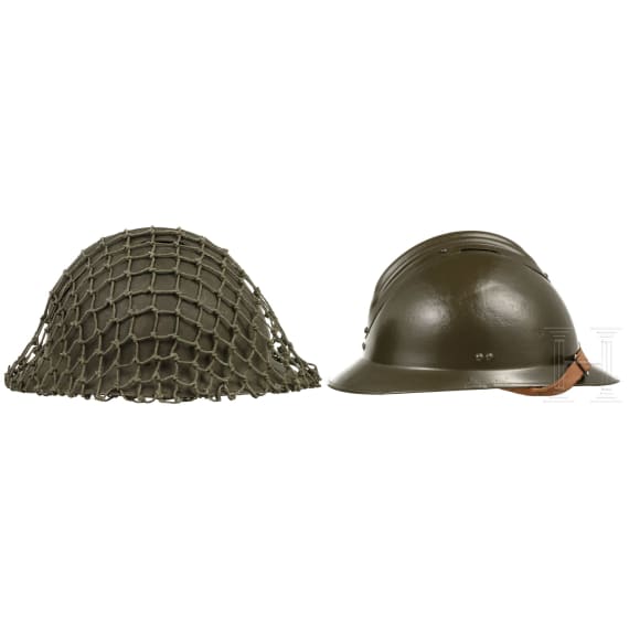 Zwei Stahlhelme M 26 (Adrian), Frankreich