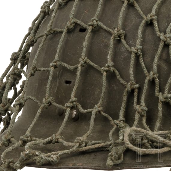 Zwei Stahlhelme M 26 (Adrian), Frankreich