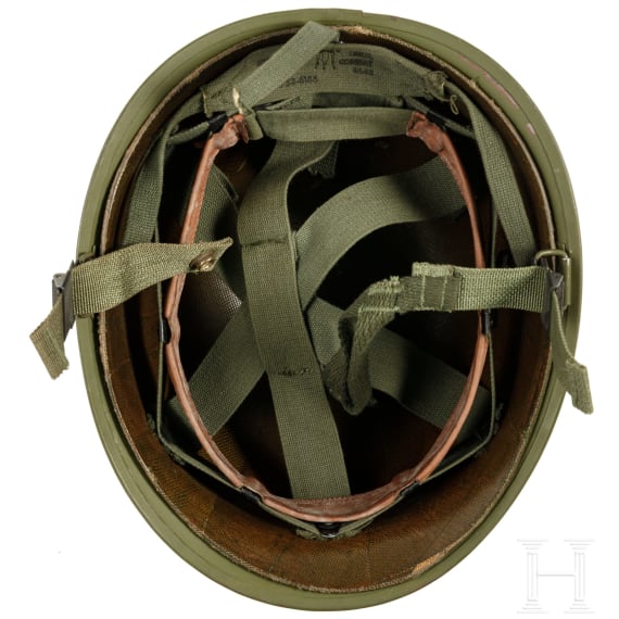 Neun milit&auml;rische Kopfbedeckungen, USA