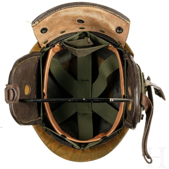 Neun milit&auml;rische Kopfbedeckungen, USA