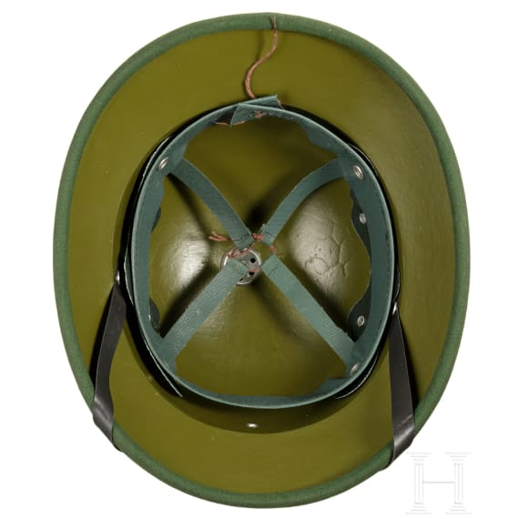 Zehn internationale Helme