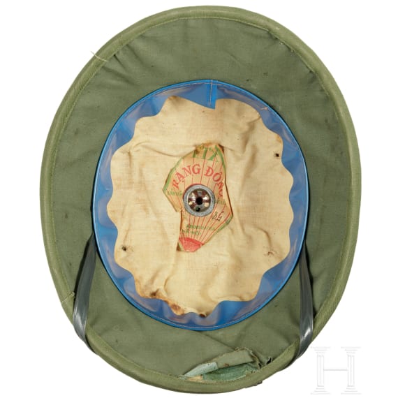 Zehn internationale Helme