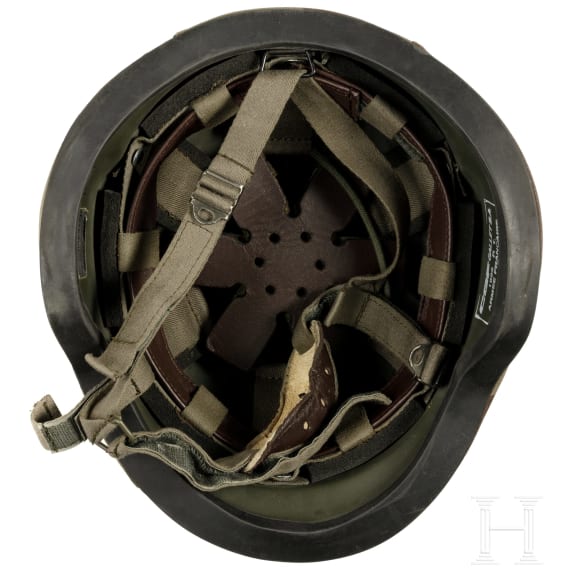 Zehn internationale Helme