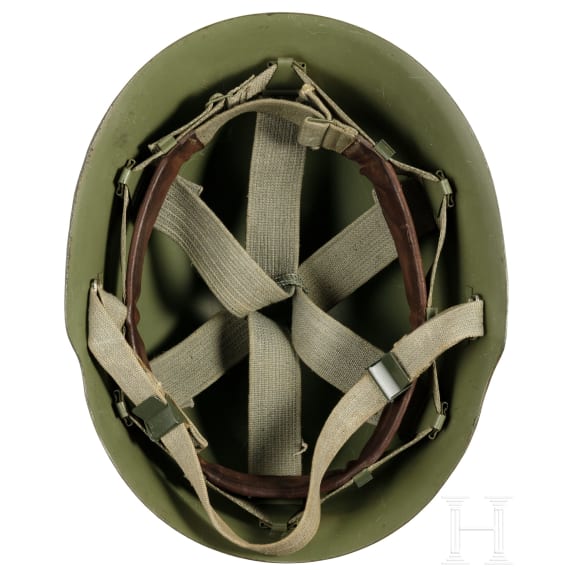 Zehn internationale Helme