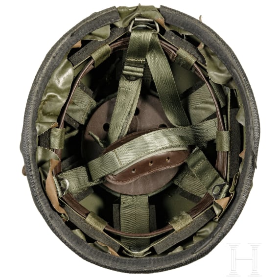 Zehn internationale Helme