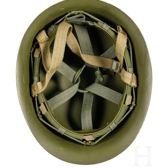 Zehn internationale Helme